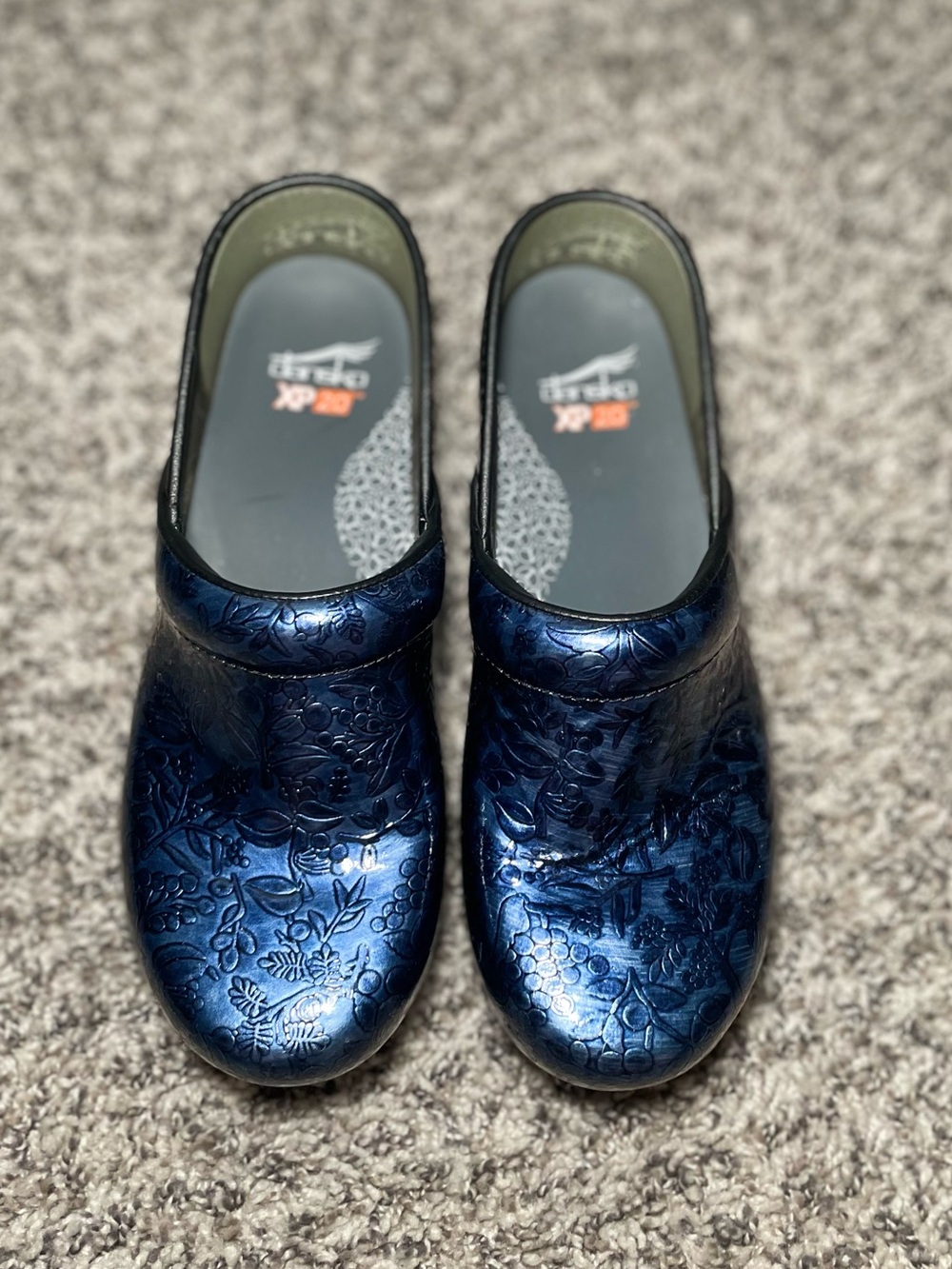 Dansko Women's XP 2.0 Navy Embossed Floral Patent Leather Nursing Clogs Size 37